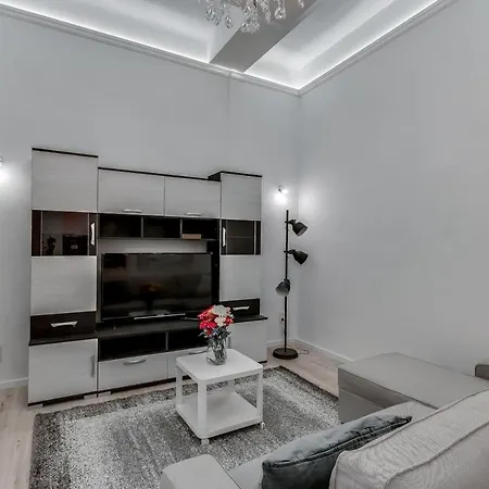 Apartment Pelicanstay At 5th District